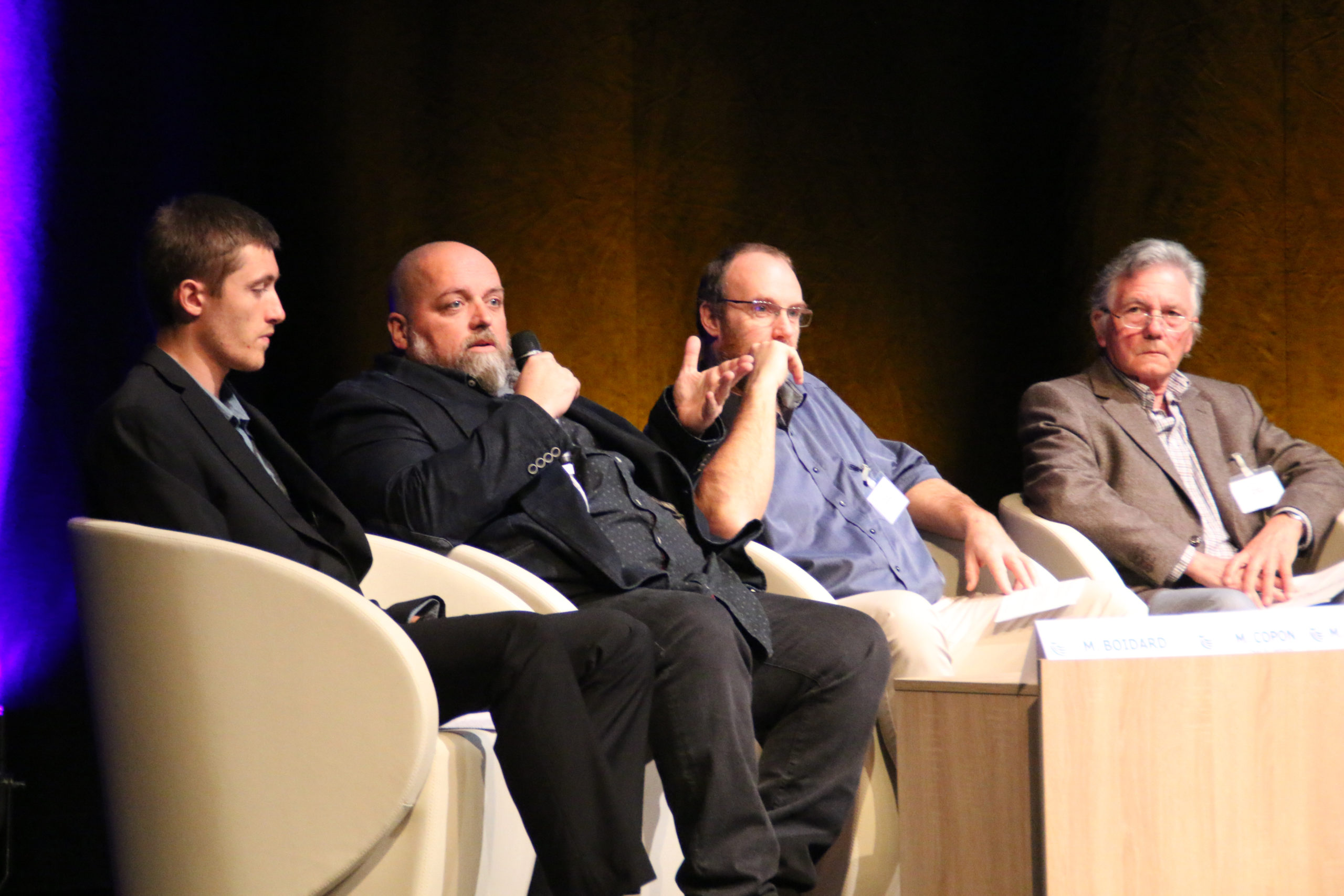 Table Ronde. De gauche à droite : Benoit BOIDARD, Eric COPON, Monsieur DUQUENOY Maire de Saint-Pouange et Monsieur WOWK, Maire de BOUILLY